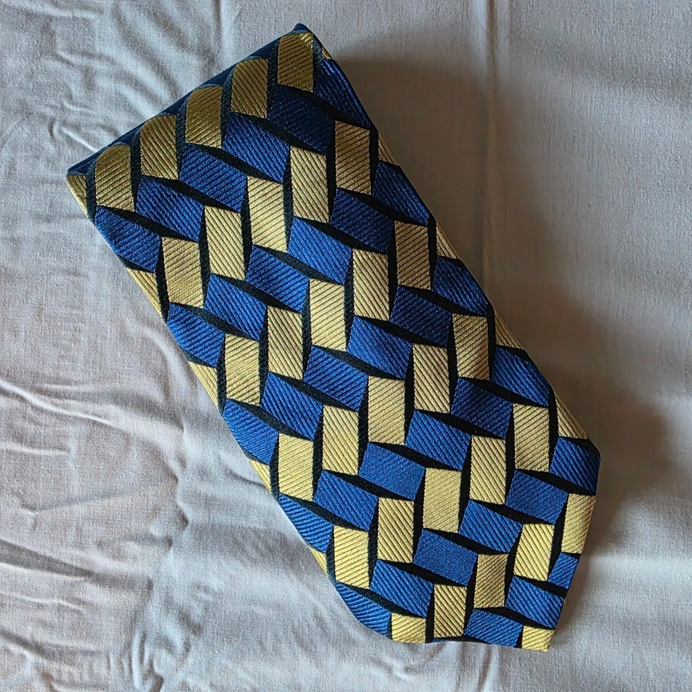 Bachrach Mens Silk Tie Blue Gold Geometric Basketweave Made in Italy 3.75 Wide